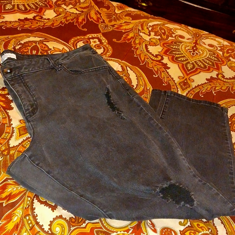 Cato Cropped,Stretch, Faded Black Denim Jeans w/ Distressed Detailing Sz. 26